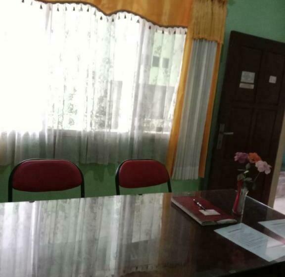 Отель Spot On 90729 Sekar Guest House Jember