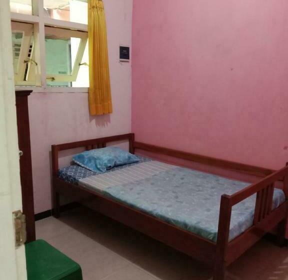 Отель Spot On 90729 Sekar Guest House Jember