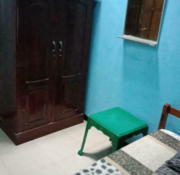 Отель Spot On 90729 Sekar Guest House Jember