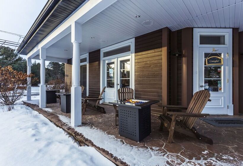 הוסטל Le 900 Tremblant Inn Cafe And Bistro