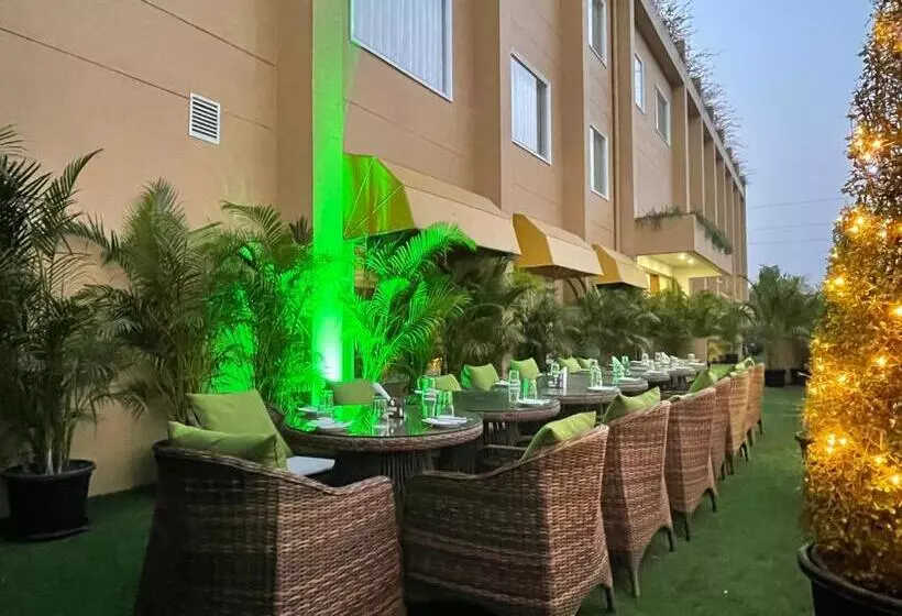 ホテル Lalita Grand