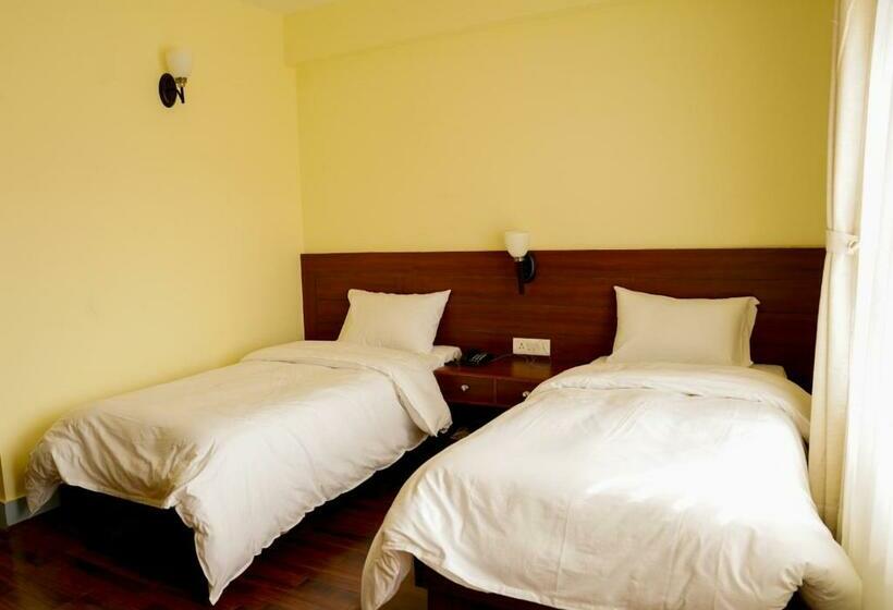 تختخواب و صبحانه Claire Inn