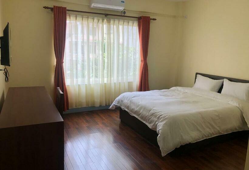 تختخواب و صبحانه Claire Inn