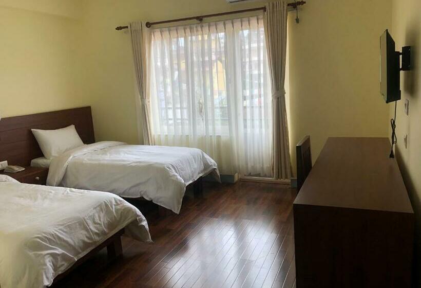 تختخواب و صبحانه Claire Inn