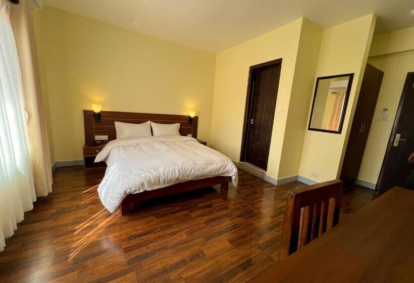 تختخواب و صبحانه Claire Inn