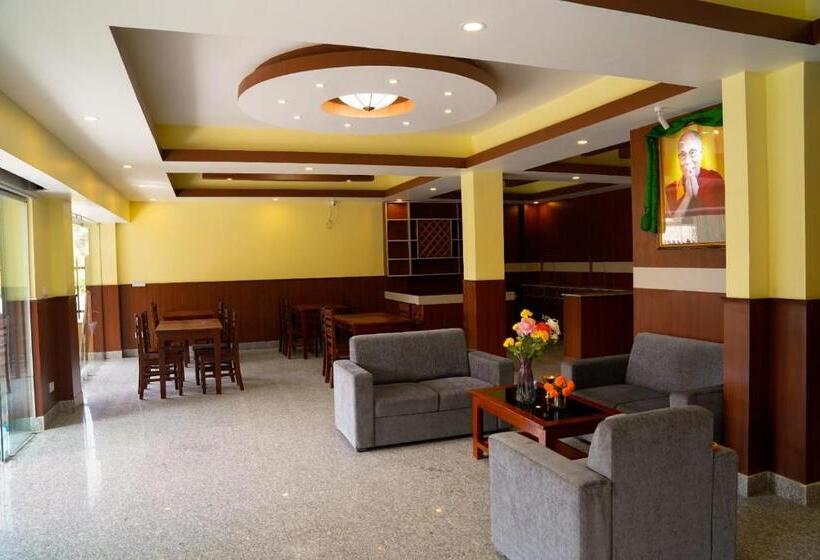 تختخواب و صبحانه Claire Inn