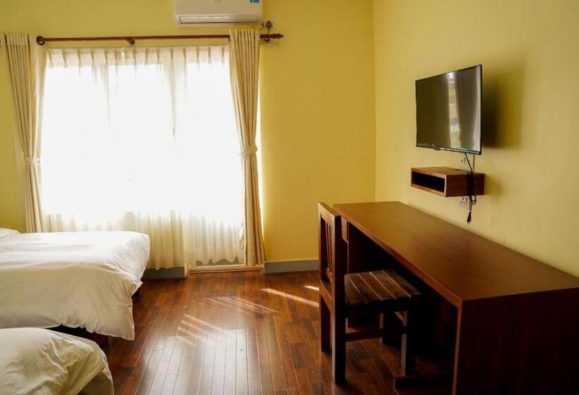 تختخواب و صبحانه Claire Inn