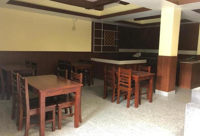 تختخواب و صبحانه Claire Inn