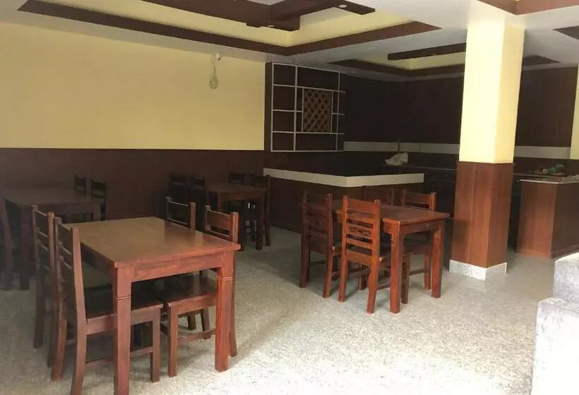 تختخواب و صبحانه Claire Inn