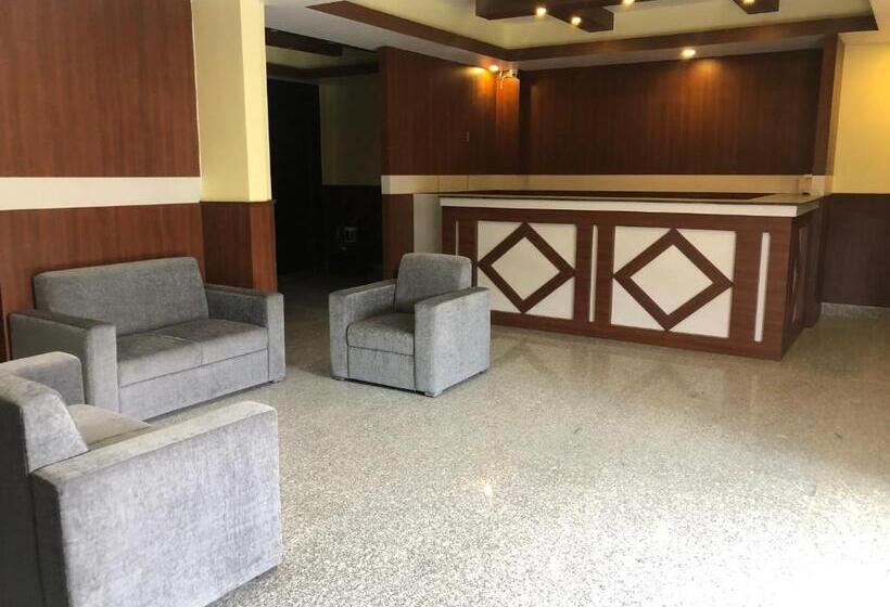 تختخواب و صبحانه Claire Inn