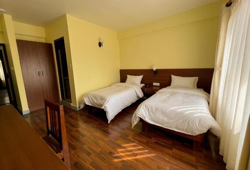 تختخواب و صبحانه Claire Inn