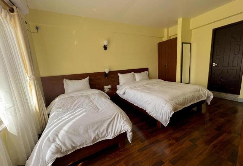 تختخواب و صبحانه Claire Inn