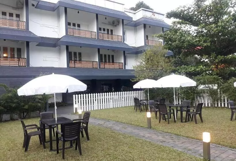 Emperor Hotel Rachana Continental Pvt Ltd