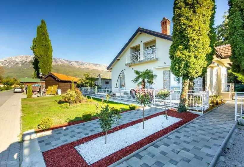 هتل Risteski Apartments   St. Naum