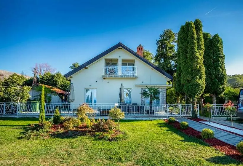 هتل Risteski Apartments   St. Naum