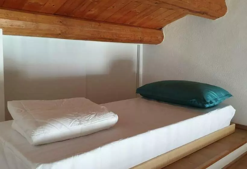 Aamiaismajoitus (B&B) Aghèl Luxury Room