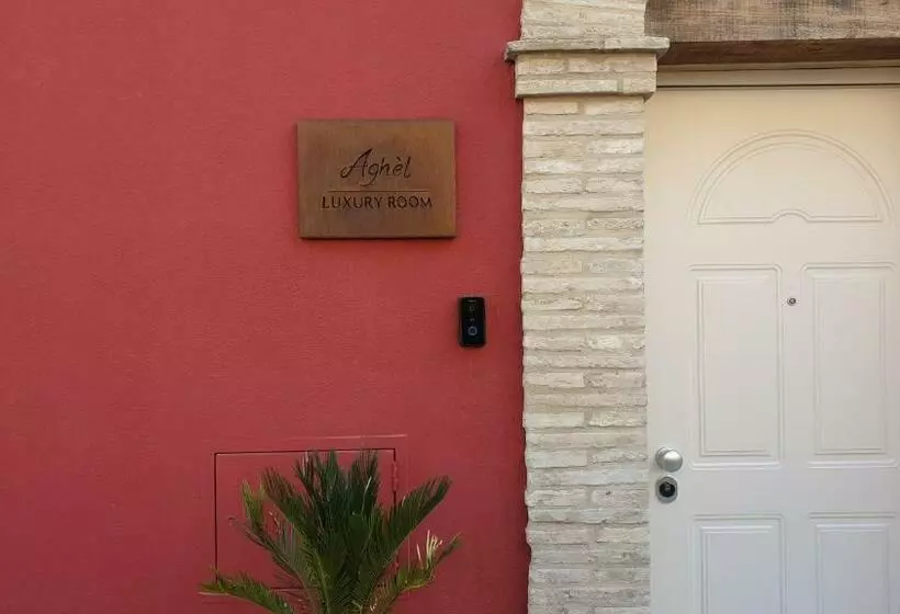 Aamiaismajoitus (B&B) Aghèl Luxury Room