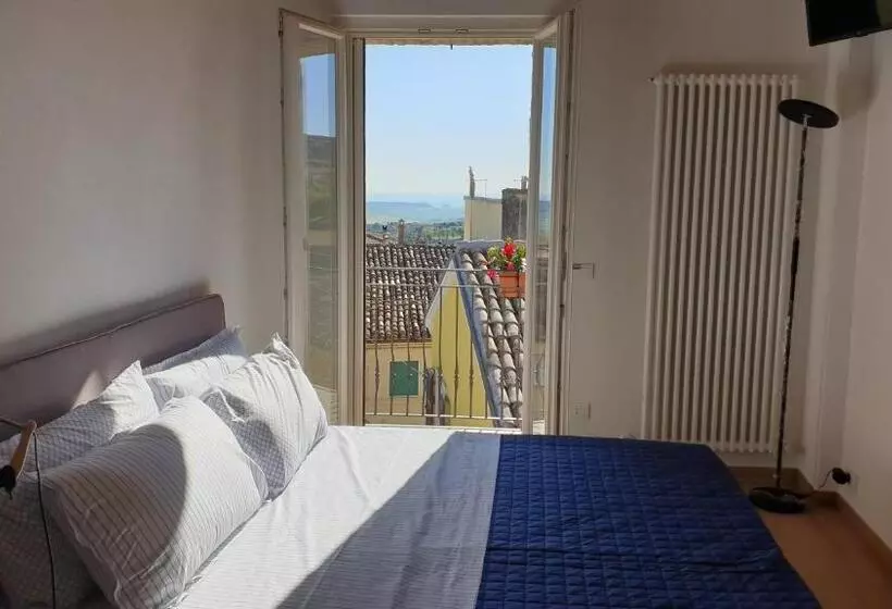 Aamiaismajoitus (B&B) Aghèl Luxury Room