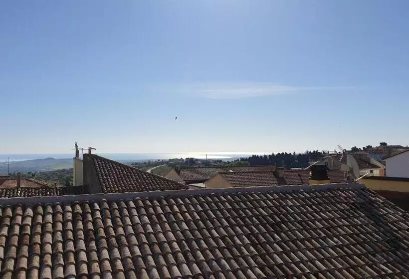 Aamiaismajoitus (B&B) Aghèl Luxury Room