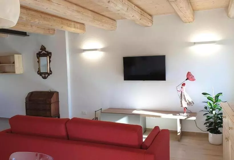 Aamiaismajoitus (B&B) Aghèl Luxury Room