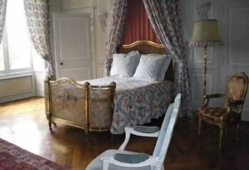 Aamiaismajoitus (B&B) Château De La Voûte