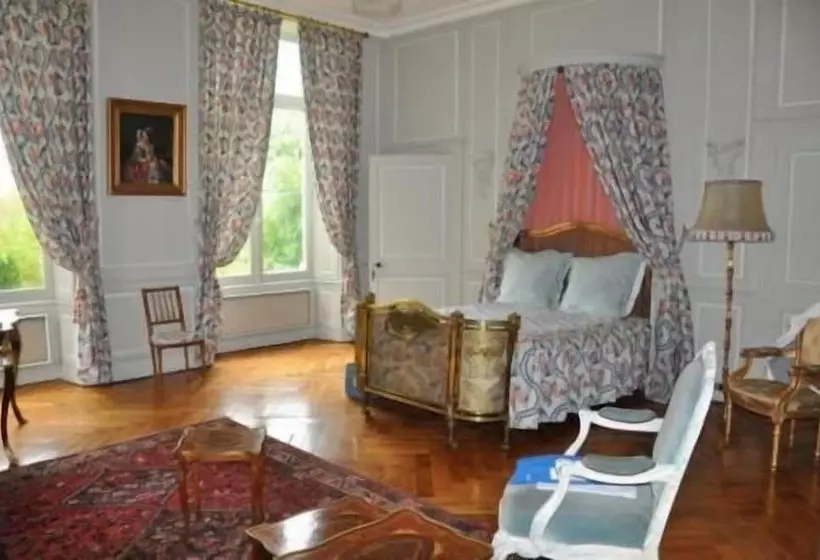 Aamiaismajoitus (B&B) Château De La Voûte