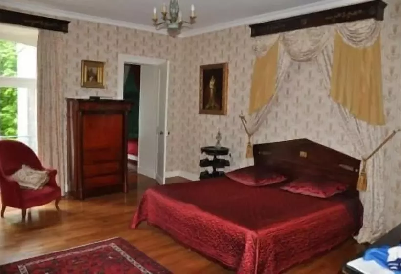 Aamiaismajoitus (B&B) Château De La Voûte