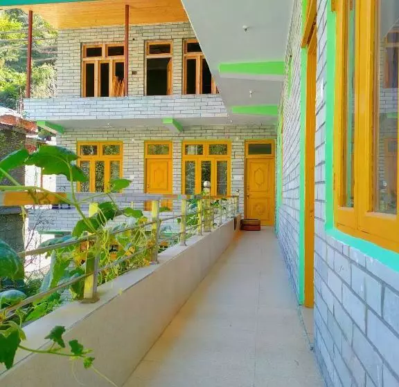 Aamiaismajoitus (B&B) Highland Gojh Kasol