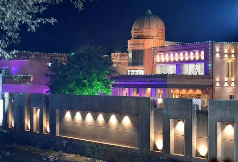 Hotelli The River Front Resort