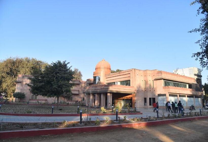 호텔 The River Front Resort