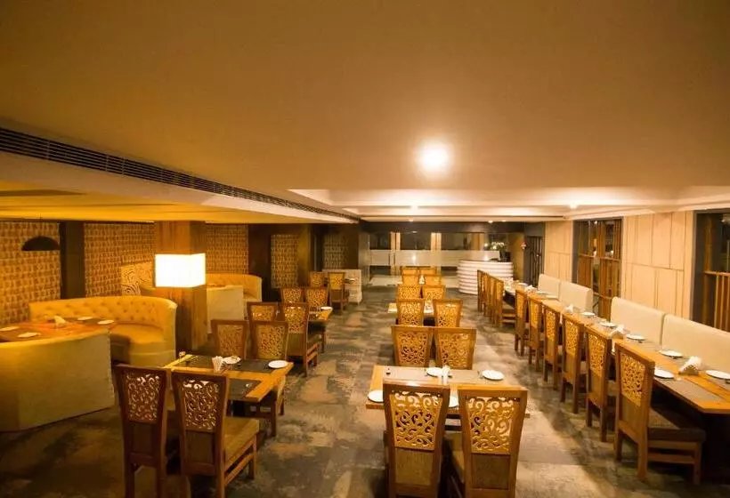 Hotelli The River Front Resort