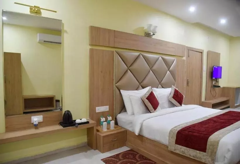 Hotelli The River Front Resort