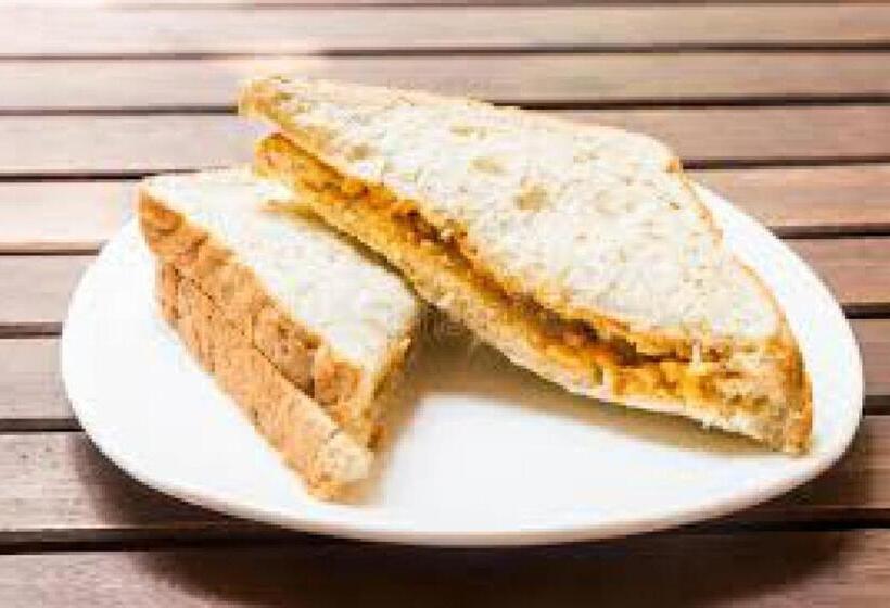 호텔 The River Front Resort