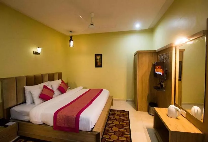 Hotelli The River Front Resort