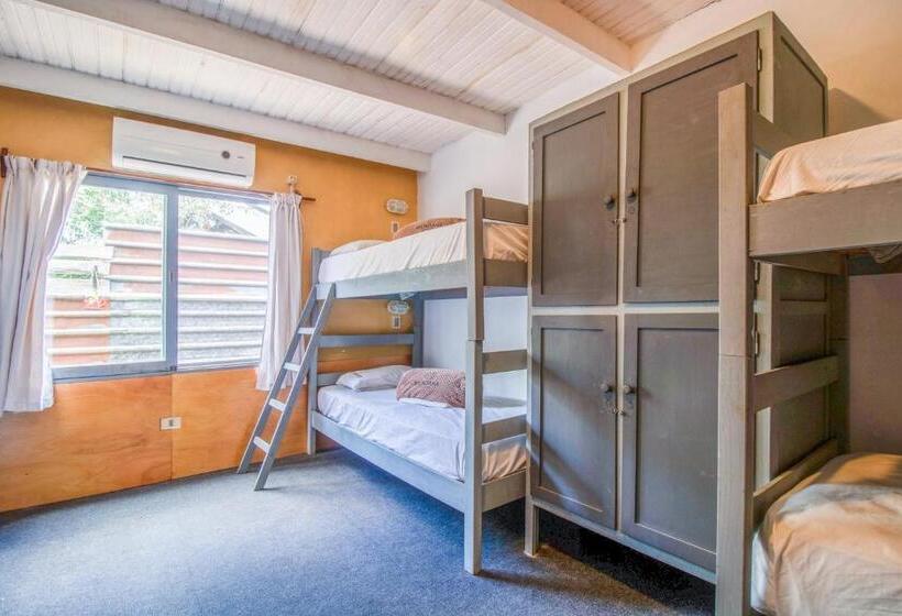 Mundaka Hostel Y Bar