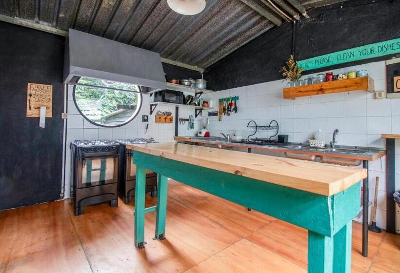 Mundaka Hostel Y Bar