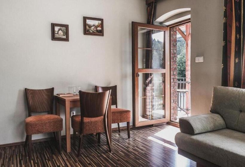 膳宿费 Penzion Trojkámen