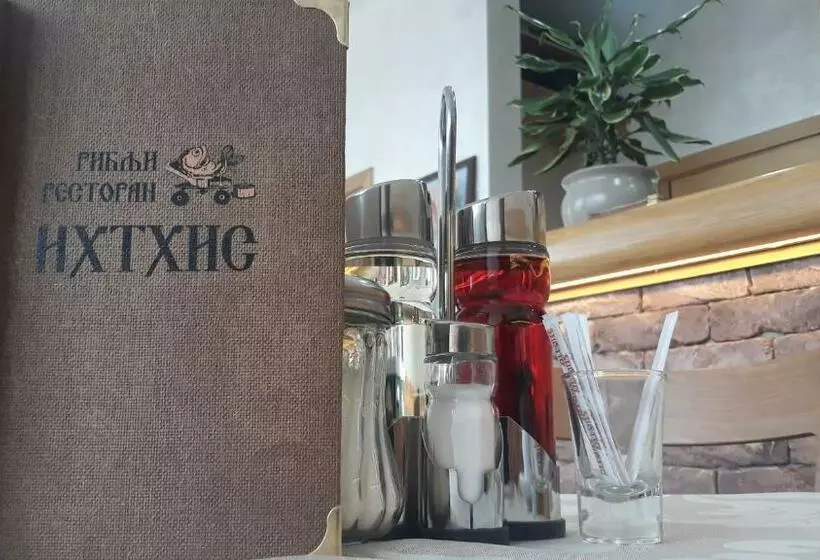 ペンション Prenoćište I Restoran Ihthis