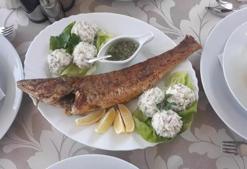 ペンション Prenoćište I Restoran Ihthis