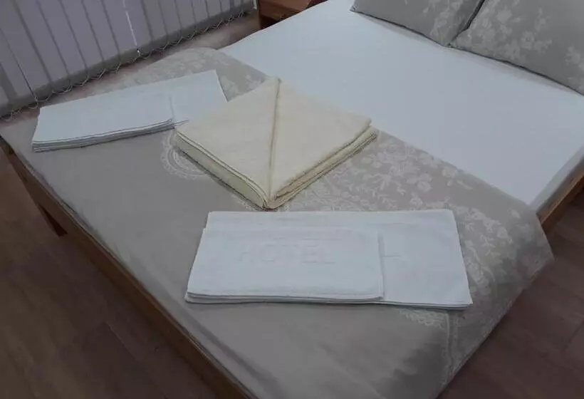 ペンション Prenoćište I Restoran Ihthis