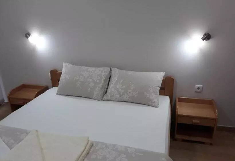 ペンション Prenoćište I Restoran Ihthis
