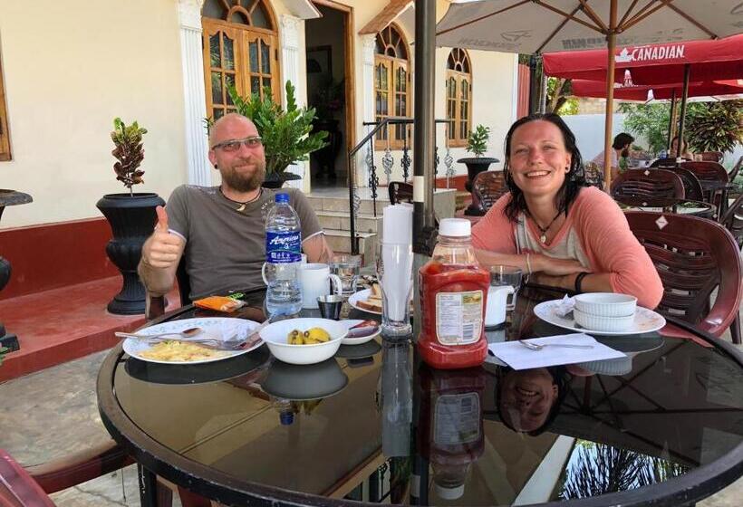 پانسیون Senthil Complex