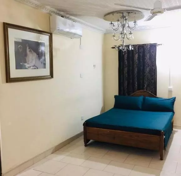 ペンション Senthil Complex