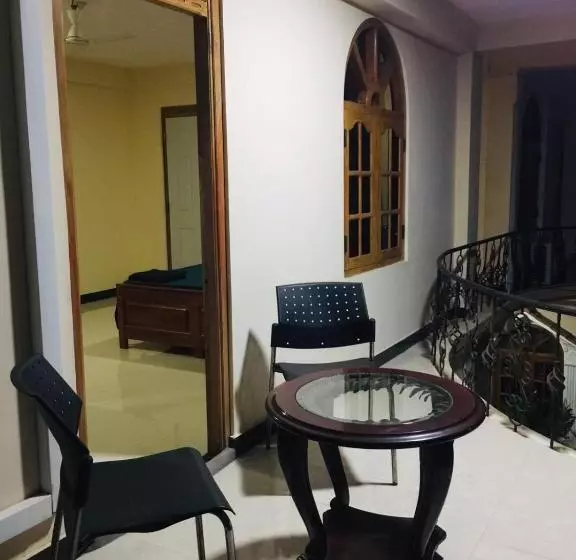 ペンション Senthil Complex