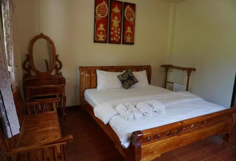 Ruean Phet Sawoei Resort