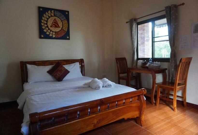 Ruean Phet Sawoei Resort