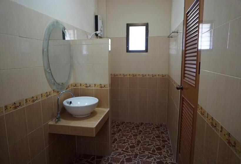 Ruean Phet Sawoei Resort