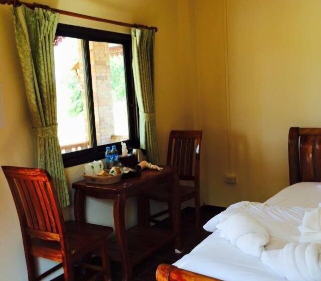 Ruean Phet Sawoei Resort