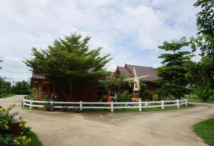 Ruean Phet Sawoei Resort