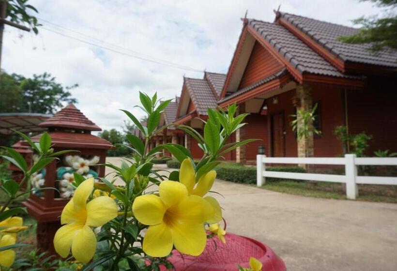 Ruean Phet Sawoei Resort